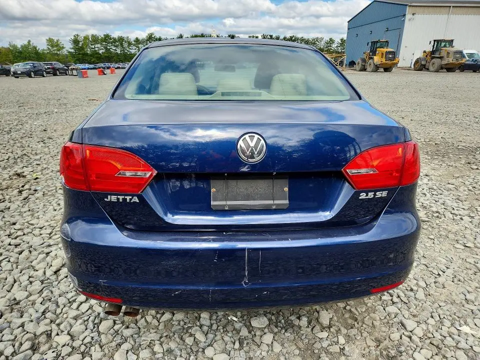 2013 VOLKSWAGEN JETTA SE  