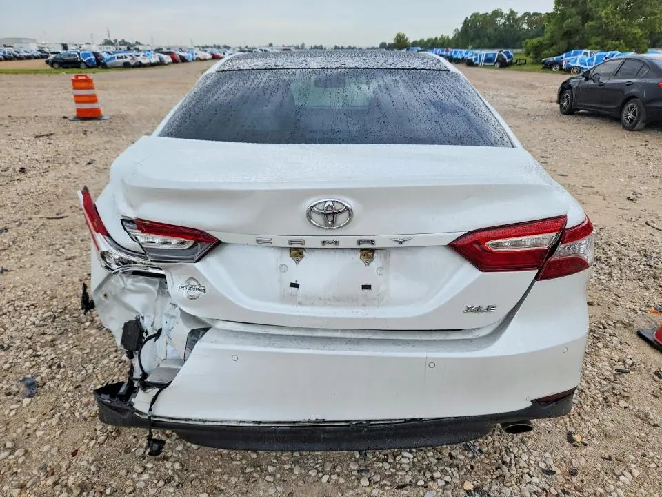 2018 TOYOTA CAMRY XLE  