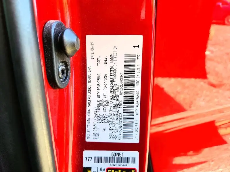 2019 TOYOTA TACOMA SR  