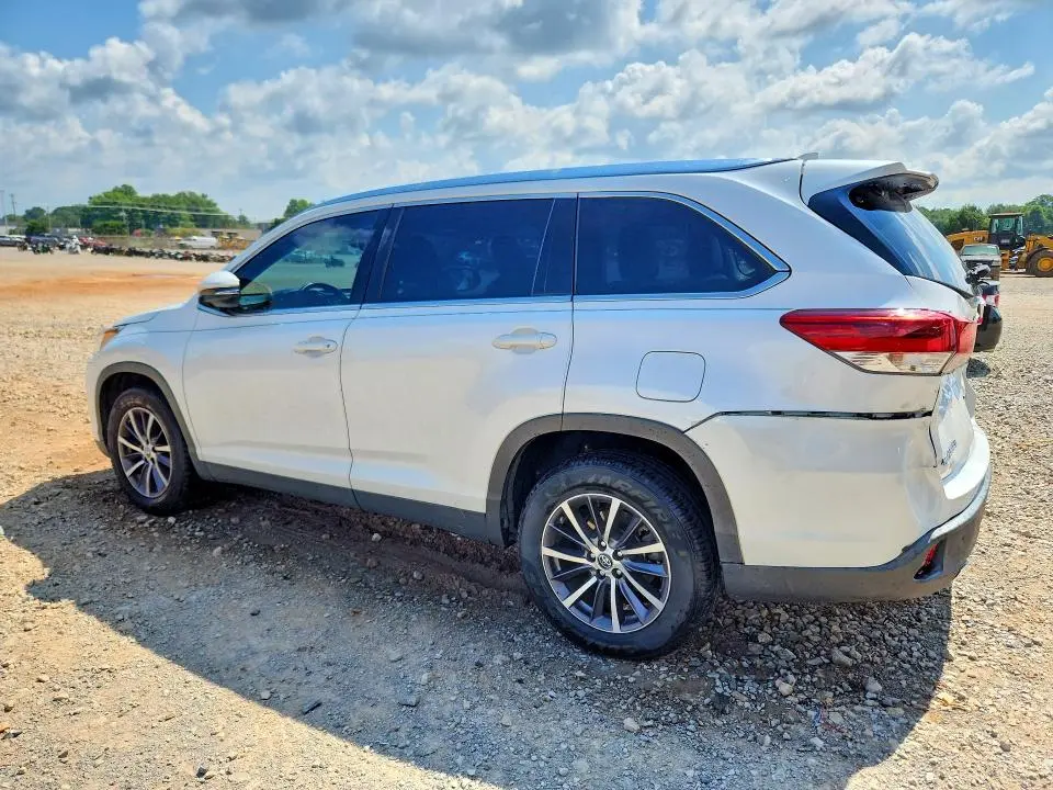 2019 TOYOTA HIGHLANDER XLE  