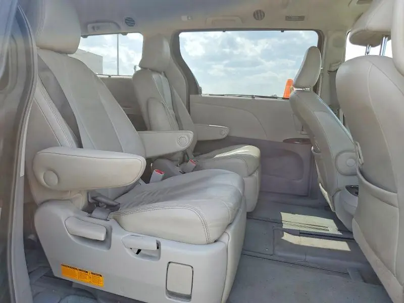 2013 TOYOTA SIENNA XLE 7-PASSENGER  