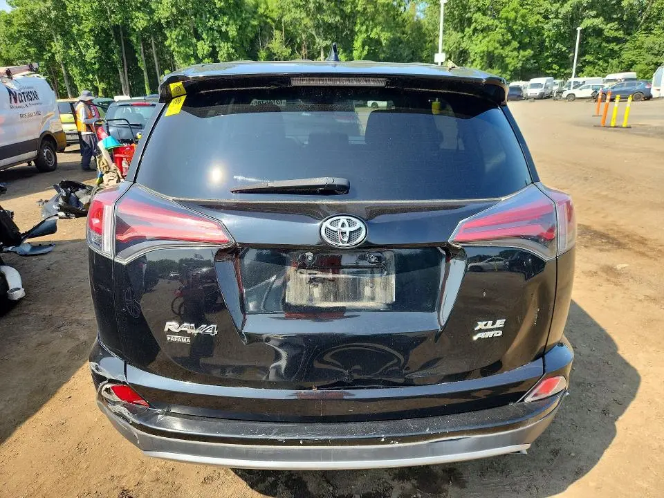 2018 TOYOTA RAV4 XLE  