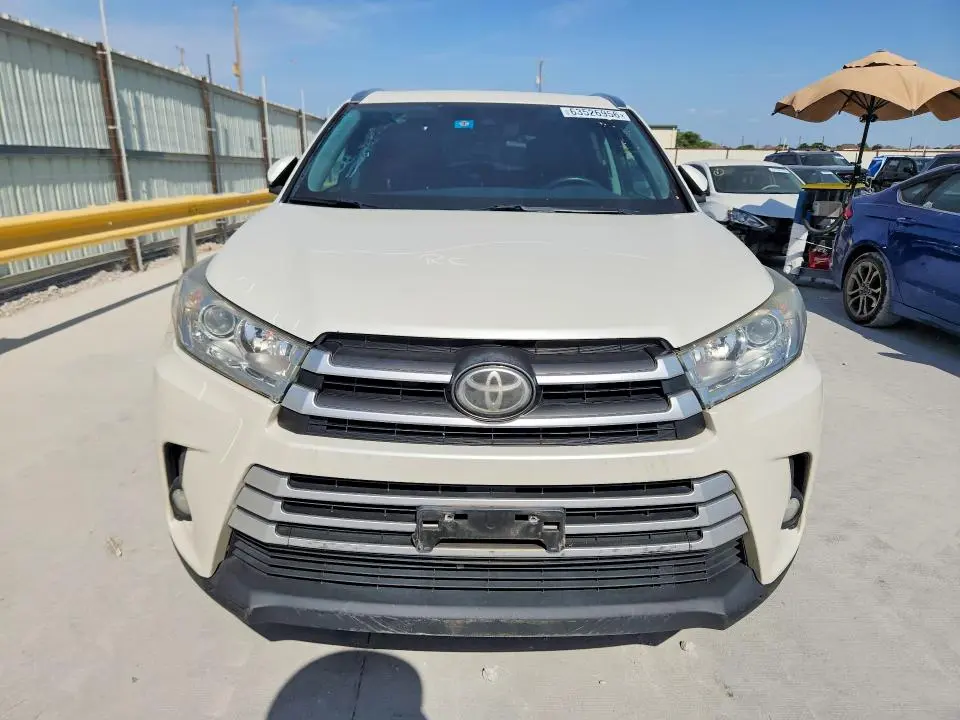 2017 TOYOTA HIGHLANDER XLE  