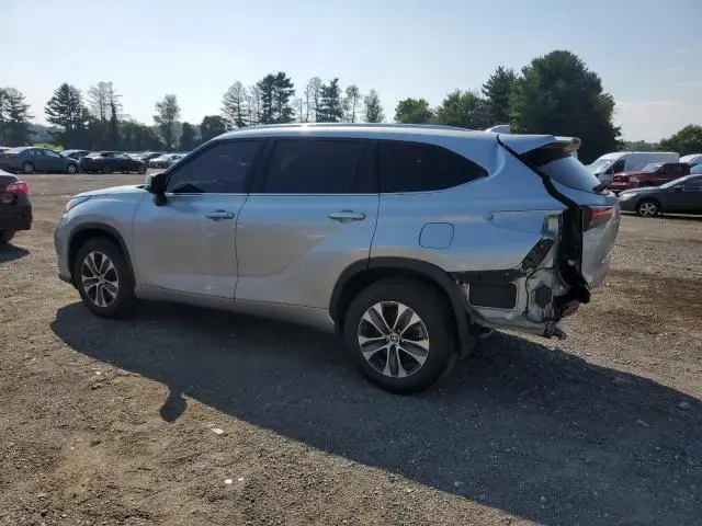 2021 TOYOTA HIGHLANDER XLE  