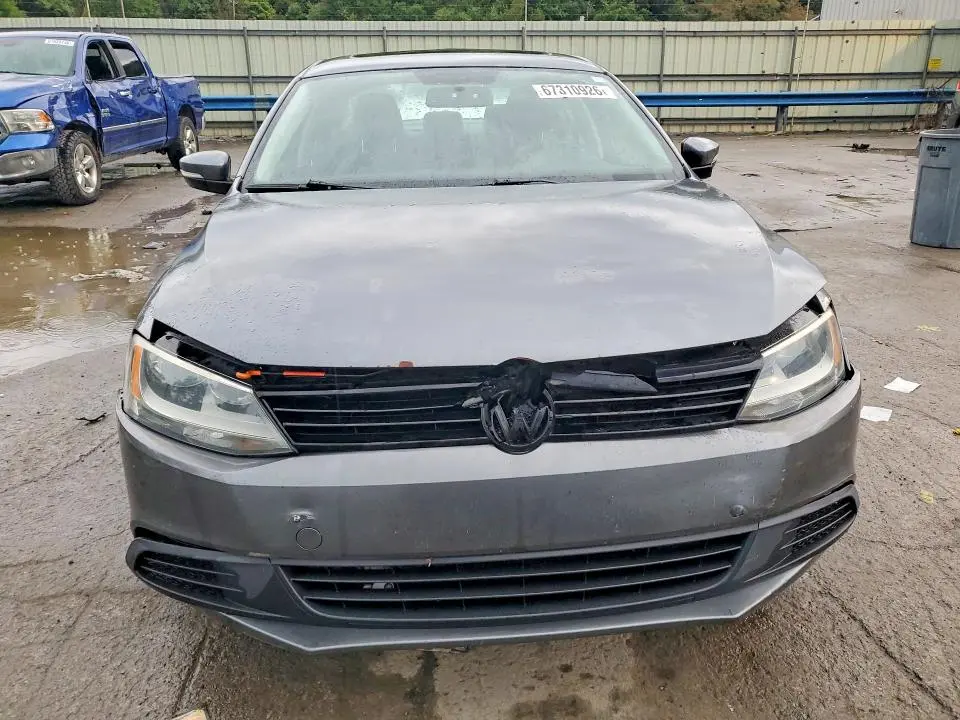 2011 VOLKSWAGEN JETTA SE  