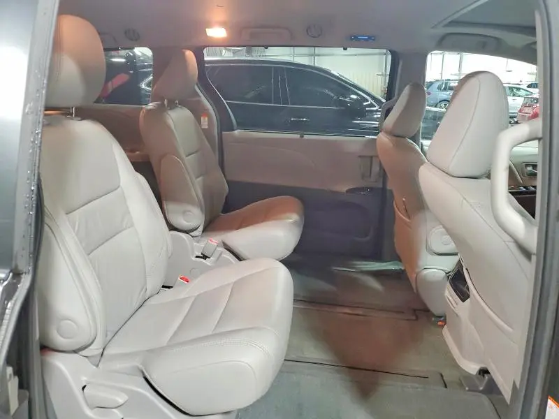 2017 TOYOTA SIENNA XLE 7-PASSENGER  