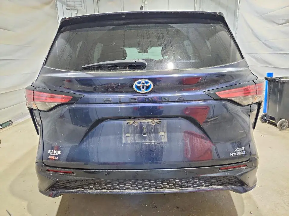 2022 TOYOTA SIENNA XSE  