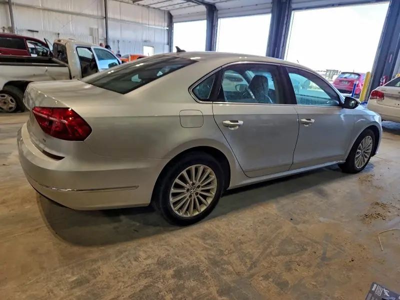 2016 VOLKSWAGEN PASSAT SE  