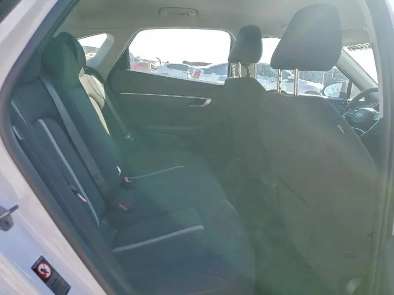 2023 HYUNDAI SONATA SE  