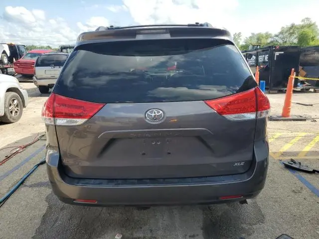 2013 TOYOTA SIENNA XLE  