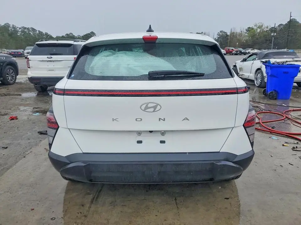 2024 HYUNDAI KONA SE  