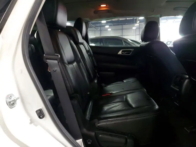 2016 NISSAN PATHFINDER SL  