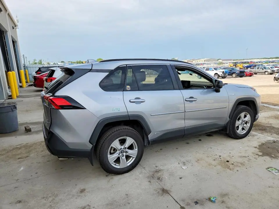 2020 TOYOTA RAV4 LE  