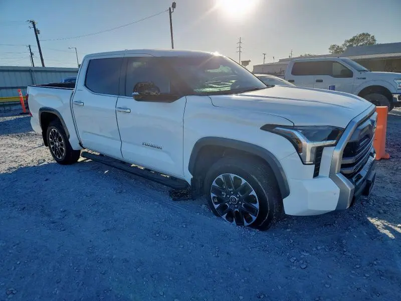 2024 TOYOTA TUNDRA CREWMAX LIMITED  