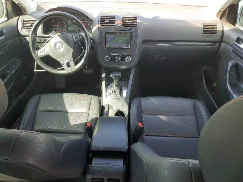 2010 VOLKSWAGEN JETTA   