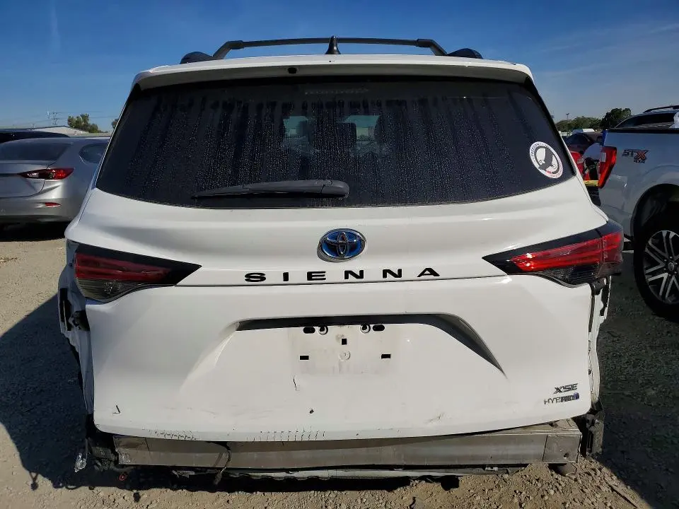 2021 TOYOTA SIENNA XSE 7-PASSENGER  