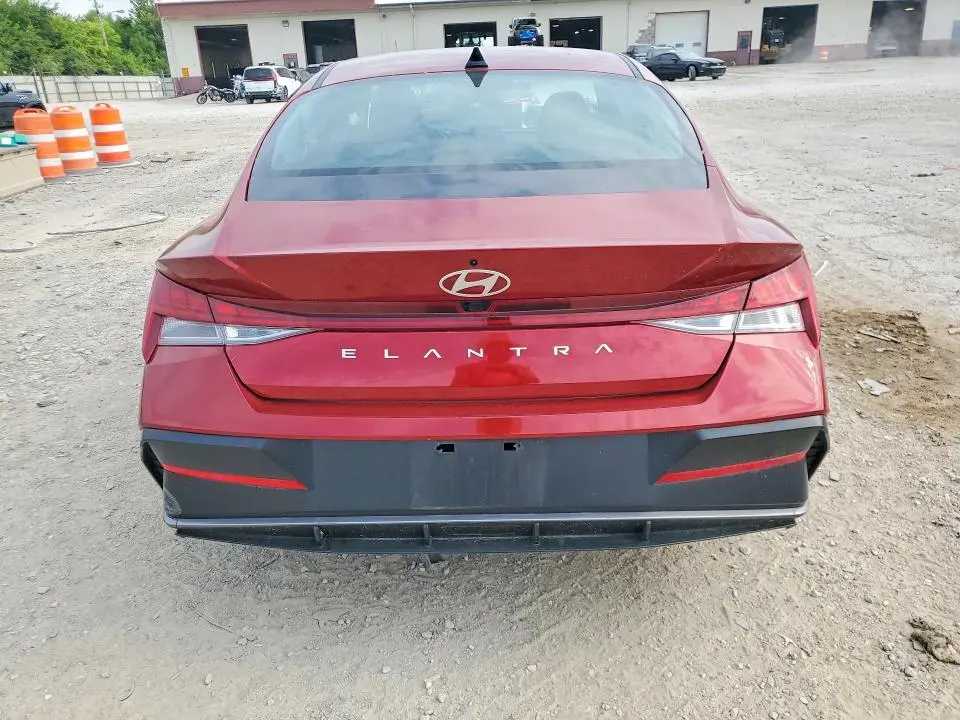 2024 HYUNDAI ELANTRA SEL  