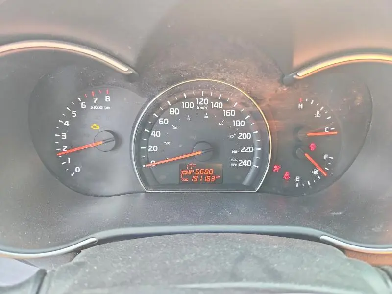 2014 KIA SORENTO LX  