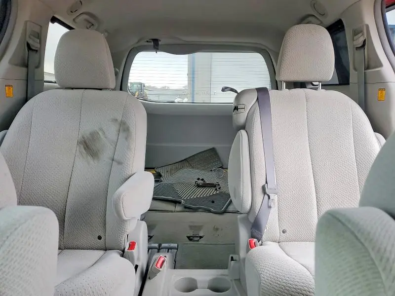 2012 TOYOTA SIENNA LE 8-PASSENGER  
