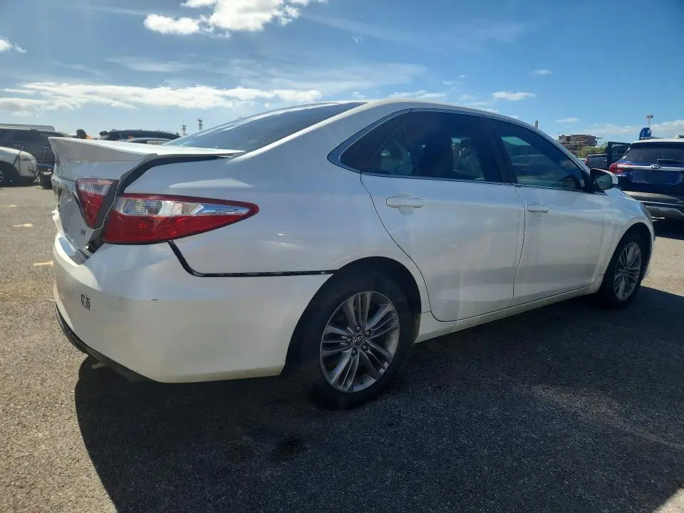 2015 TOYOTA CAMRY LE  