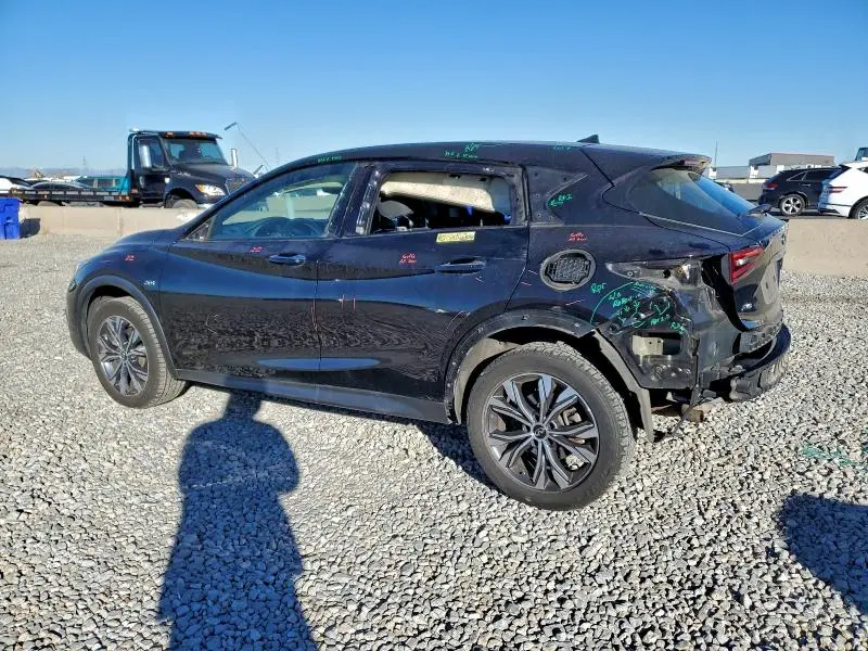 2017 INFINITI QX30 BASE  