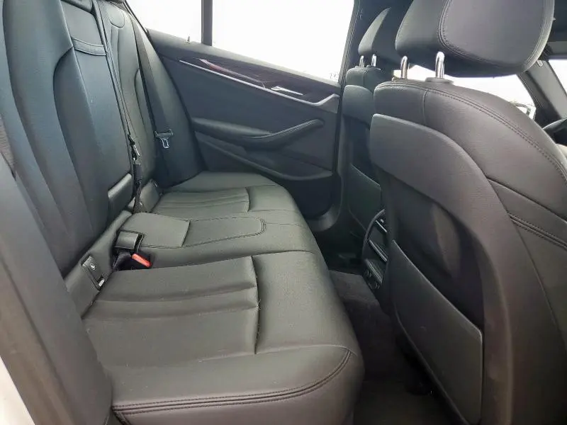 2019 BMW 530E   