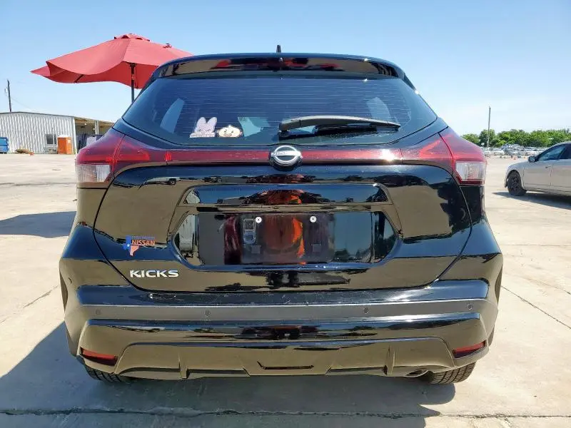 2022 NISSAN KICKS S  