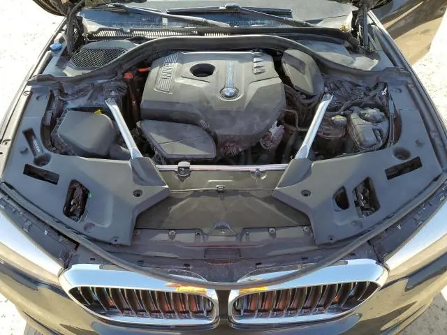 2019 BMW 530E 