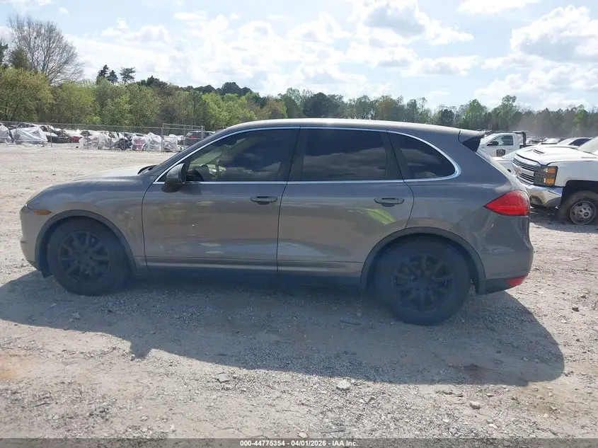 2013 PORSCHE CAYENNE  