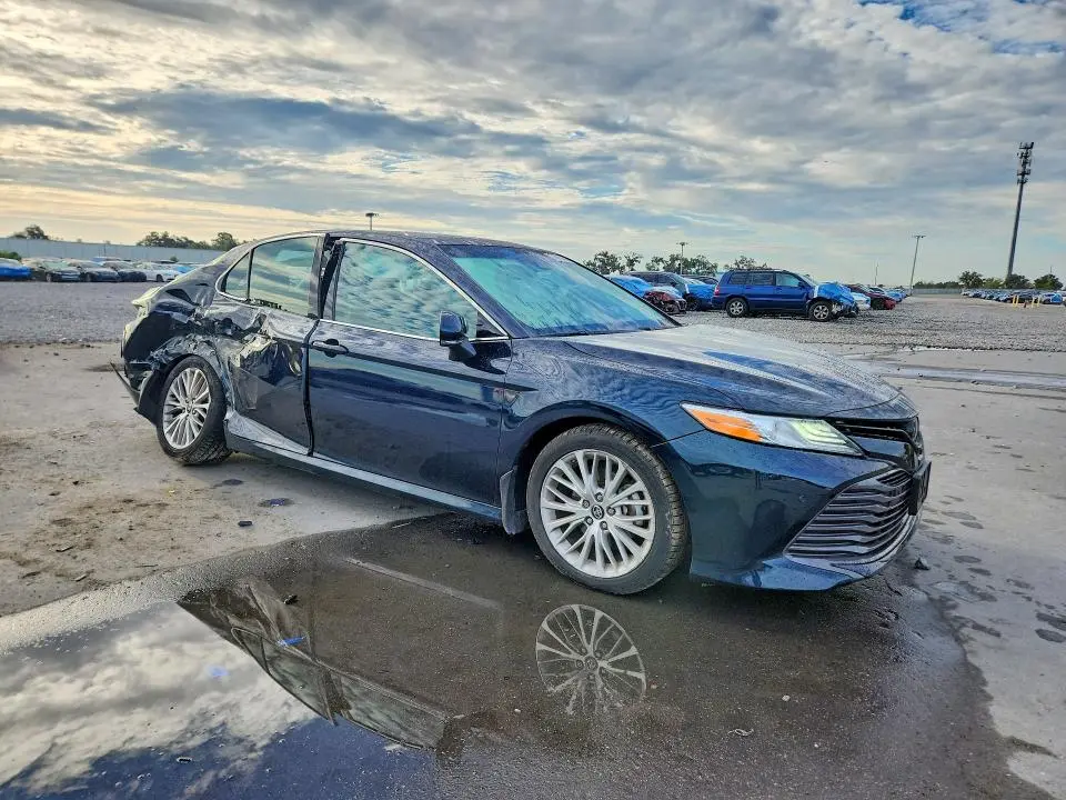 2018 TOYOTA CAMRY XLE  