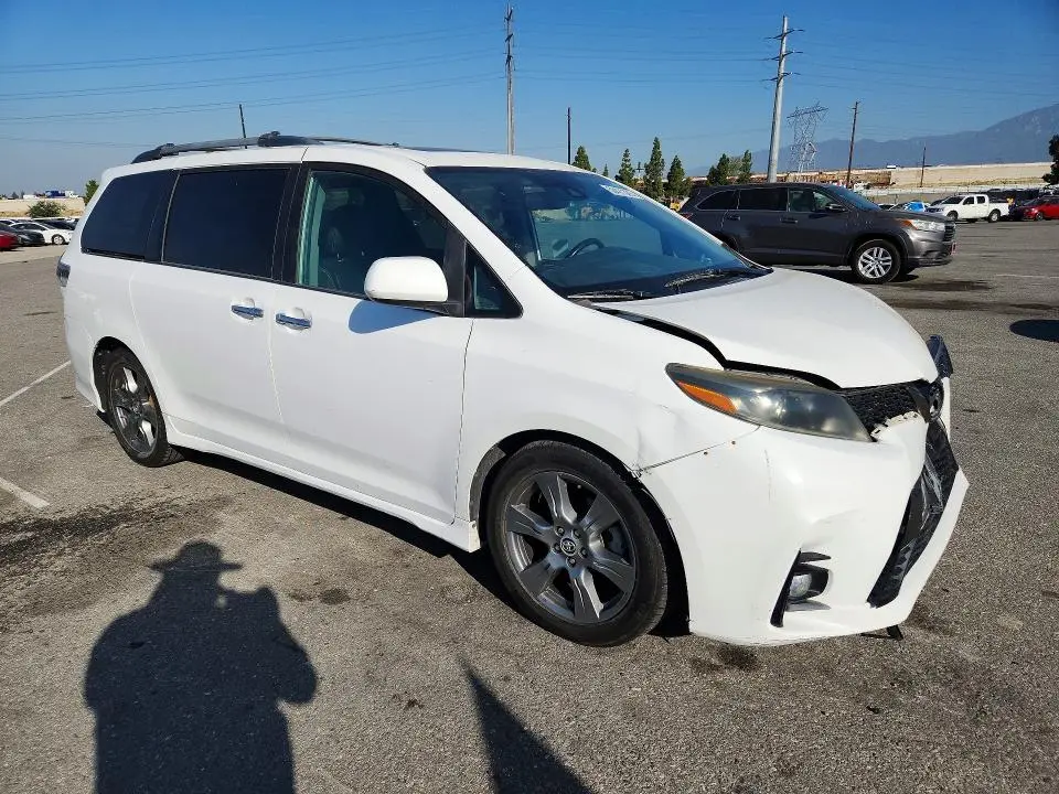 2019 TOYOTA SIENNA SE 8-PASSENGER  