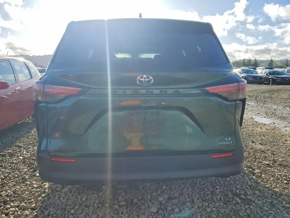 2021 TOYOTA SIENNA LE 8-PASSENGER  