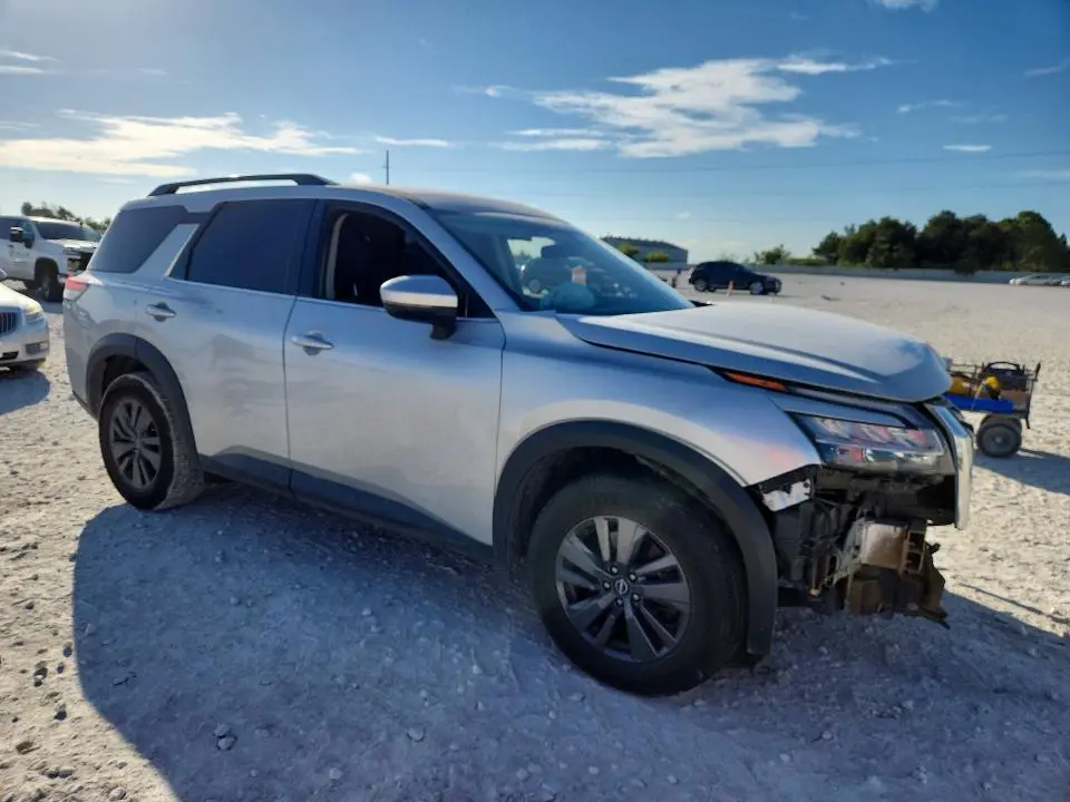 2022 NISSAN PATHFINDER SV  