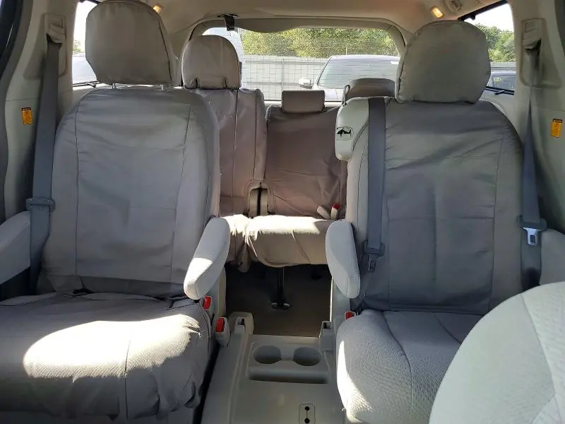 2011 TOYOTA SIENNA LE  