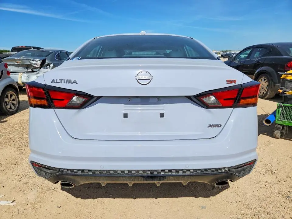2025 NISSAN ALTIMA SR  
