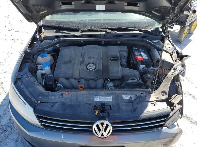 2013 VOLKSWAGEN JETTA SE  