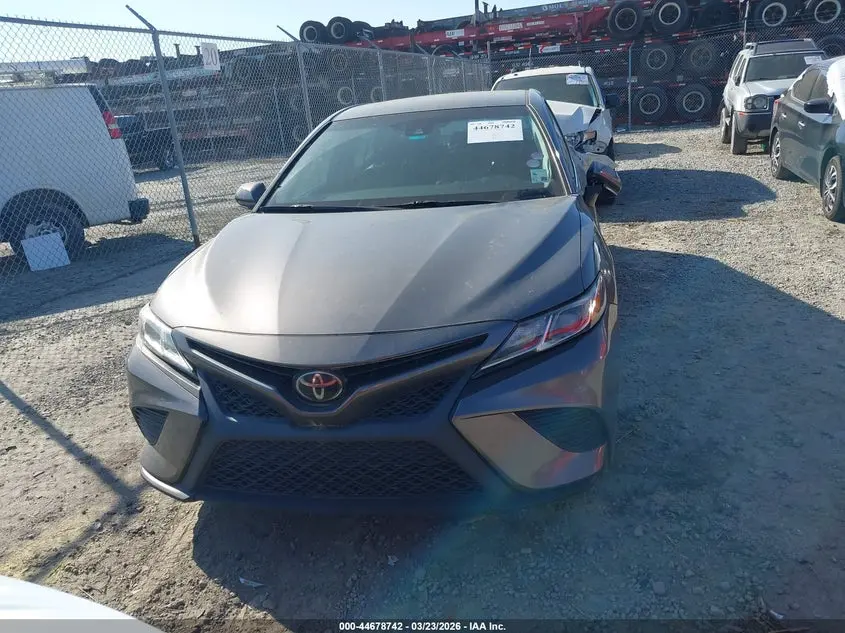 2018 TOYOTA CAMRY SE