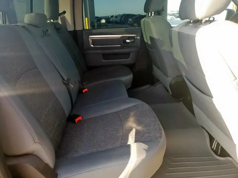 2016 RAM 1500 SLT  