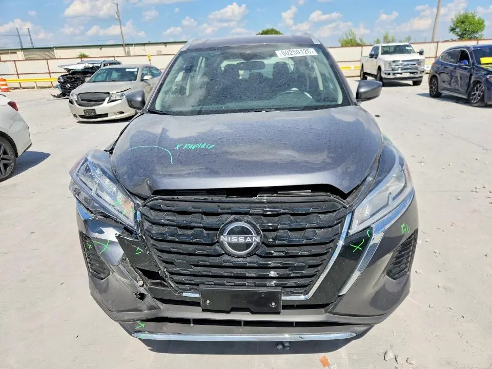 2024 NISSAN KICKS SV  
