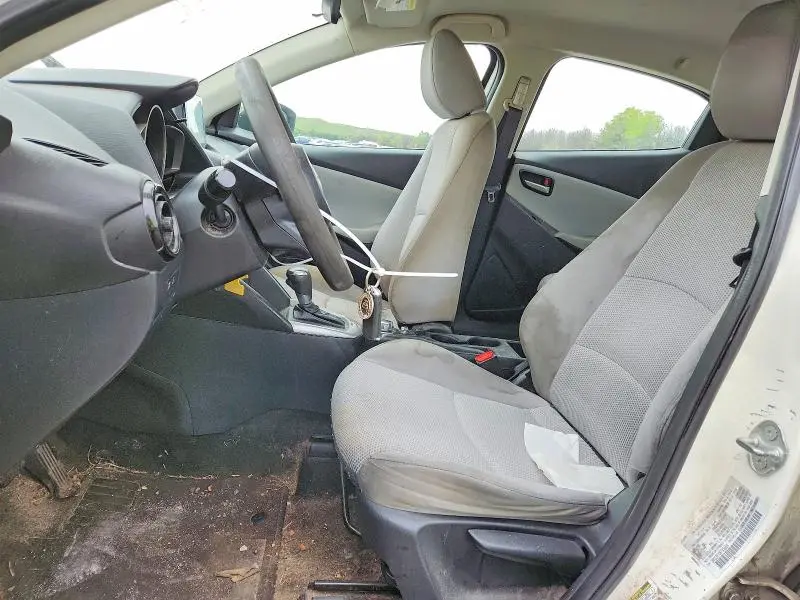 2019 TOYOTA YARIS L  