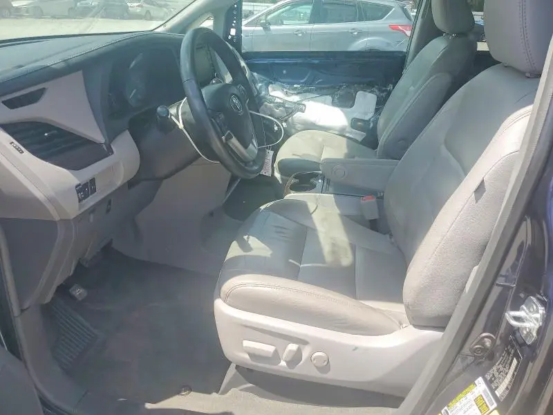 2018 TOYOTA SIENNA XLE 8-PASSENGER  