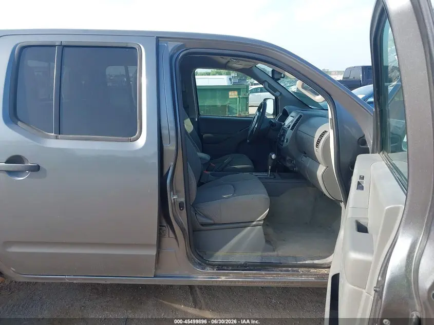 2016 NISSAN FRONTIER SV