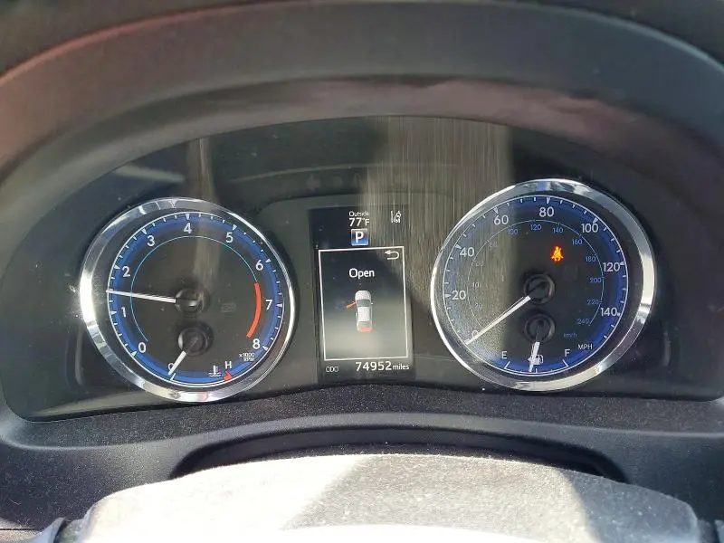 2017 TOYOTA COROLLA SE  