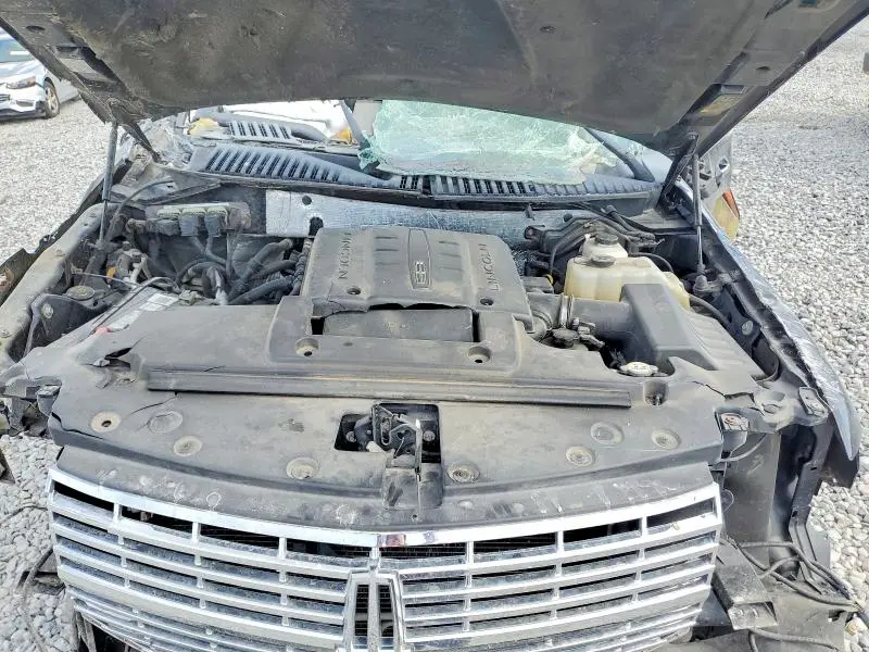 2011 LINCOLN NAVIGATOR   