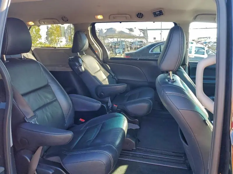 2017 TOYOTA SIENNA   