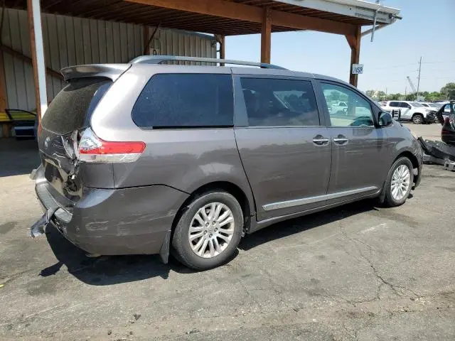 2012 TOYOTA SIENNA XLE  