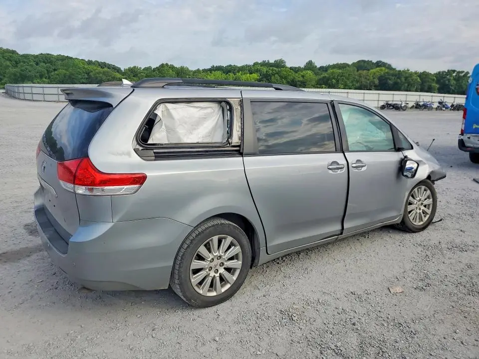 2011 TOYOTA SIENNA LIMITED 7-PASSENGER  