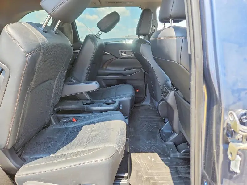 2015 TOYOTA HIGHLANDER LIMITED  