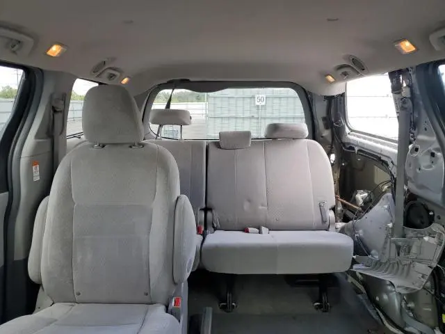 2015 TOYOTA SIENNA LE  