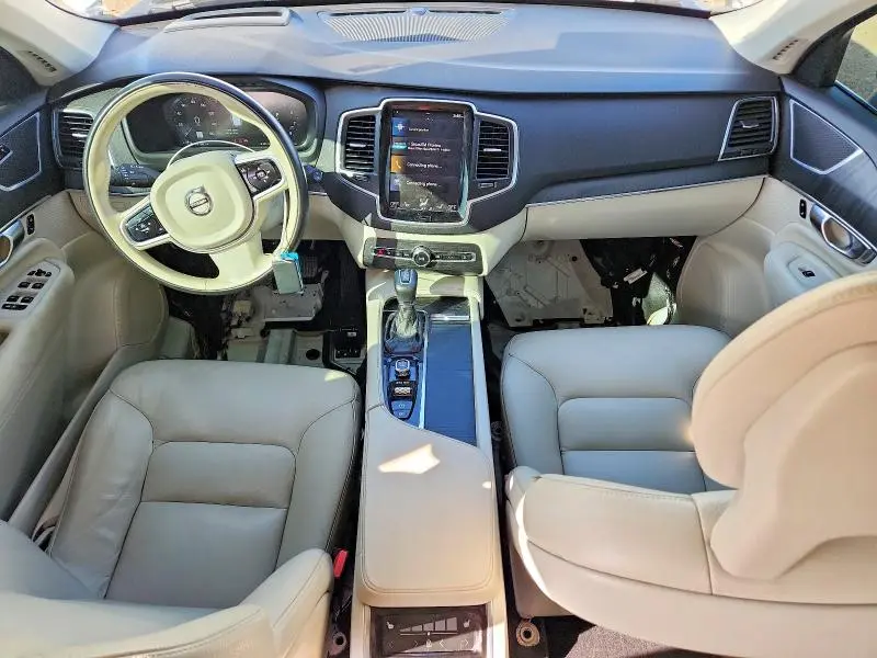 2020 VOLVO XC90 T6 MOMENTUM  